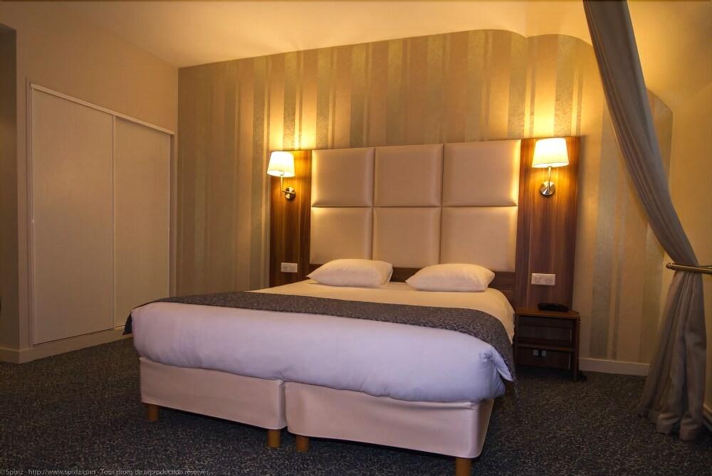 Logis Hotel Du Chateau Combourg Ngoại thất bức ảnh