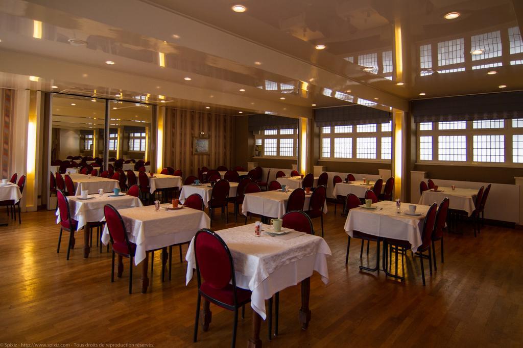 Logis Hotel Du Chateau Combourg Ngoại thất bức ảnh
